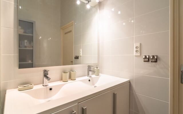 Alluring Villa in Pouzols-minervois With Jacuzzi