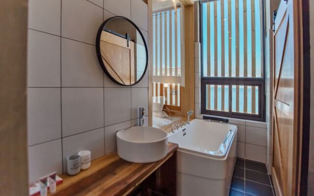 Hometown Voice · Stay at Vista Designer's Garden