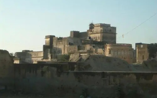 Narayan Niwas Castle