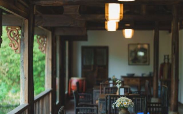 Qujia Courtyard Guesthouse