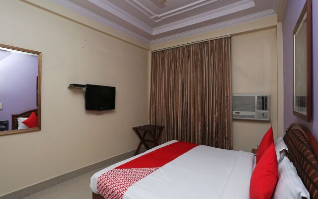 OYO 645 Hotel Tourist Deluxe