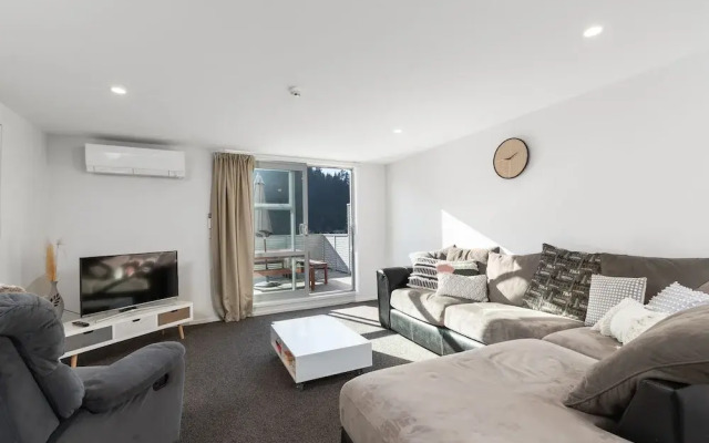 Downtown Mountain Paradise - So Central