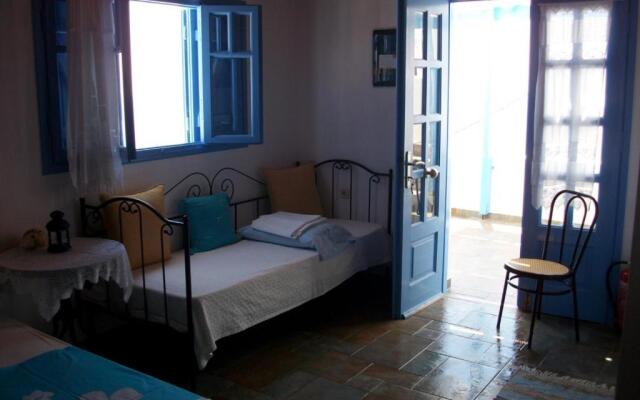 Floras Rooms and Studios