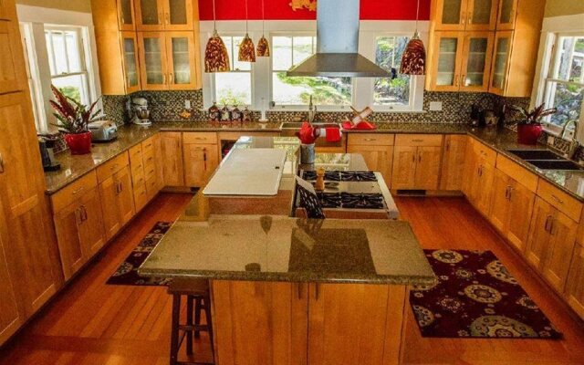 Hamakua Ranch House B&B