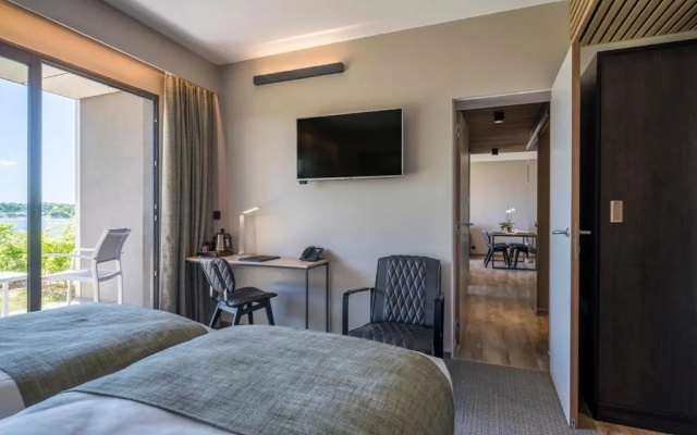 Golden Lakes Hotel