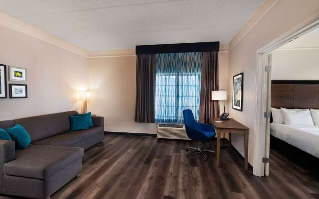 La Quinta Inn & Suites by Wyndham Miami Airport West