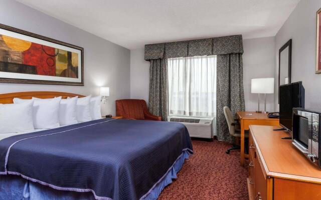 Super 8 by Wyndham Orlando Near Florida Mall