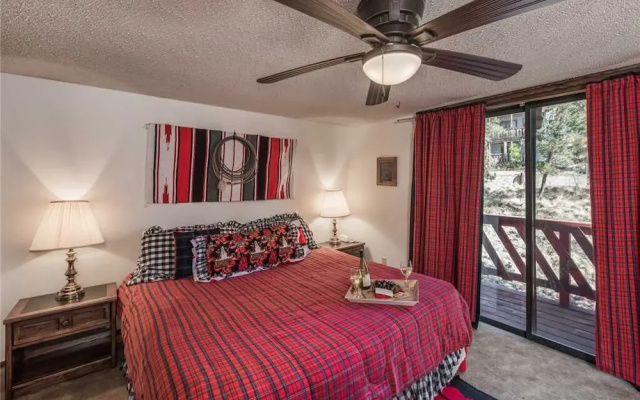 Plaid House - Three Bedroom Cabin