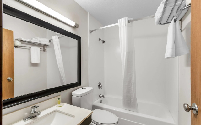 Super 8 by Wyndham Dumfries/Quantico