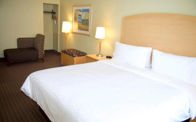 Holiday Inn Express Hotel & Suites Vacaville by IHG