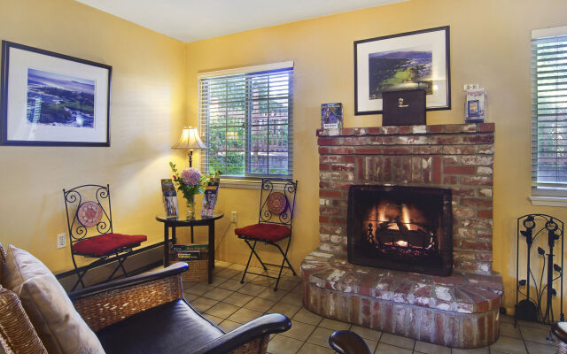 Candle Light Inn