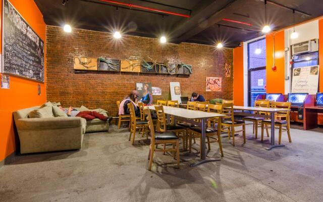 Jazz on The Park Hostel
