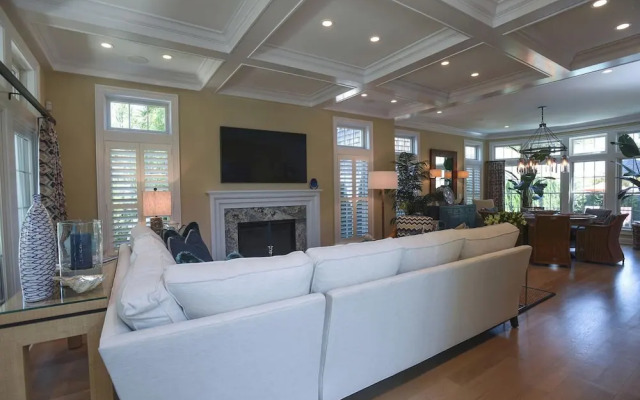 ST Lawrence Street 12