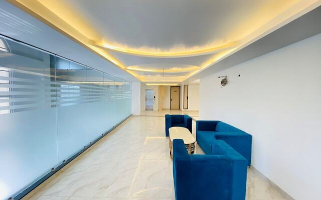 Hotel Holiday Grand Near Expo Mart