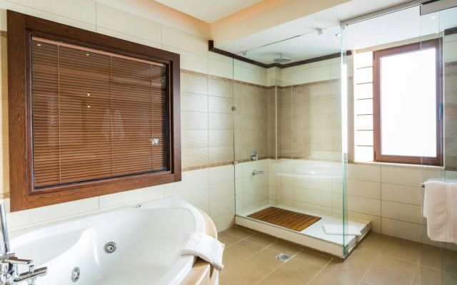 Cavo Seaside Suites