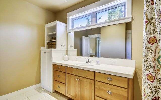 Big Canyon Home with Pool, Hot Tub, and Deschutes River Trail Access by RedAwning