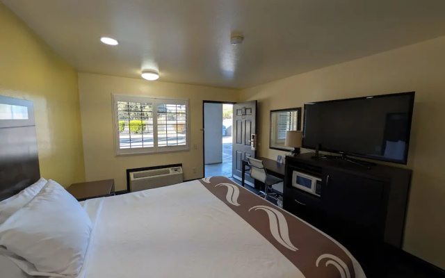 Crossroads Inn - Downtown Sacramento