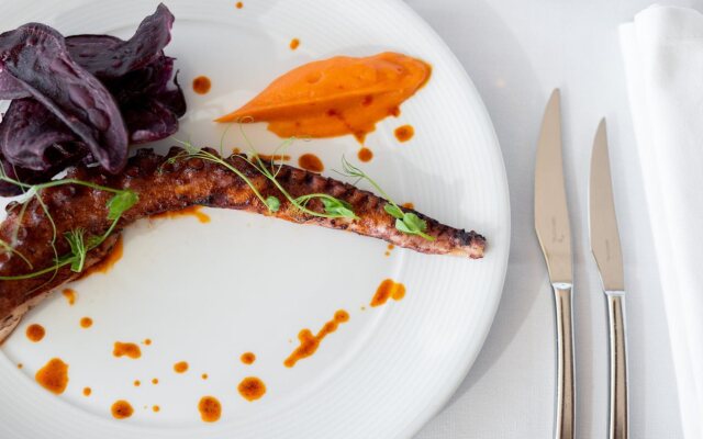 Eurostars Oasis Plaza Hotel