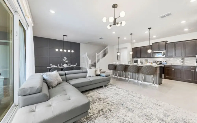 1287 Blue Paradise Way