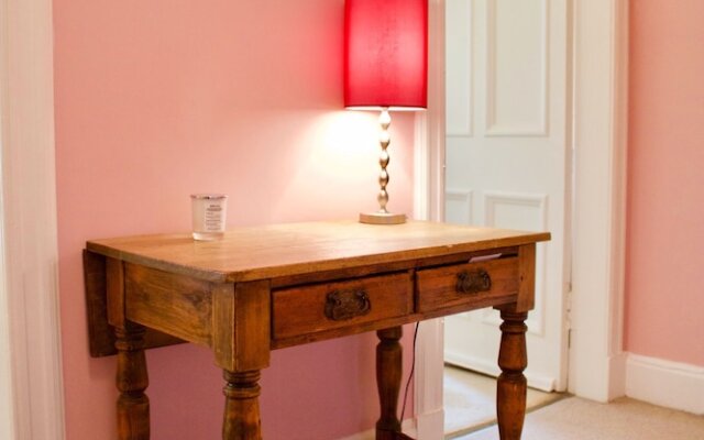 2 Bedroom Bruntsfield Apartment