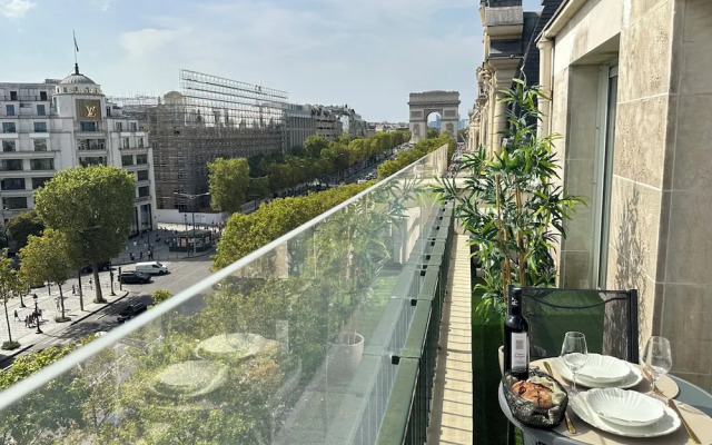 1610 Champs-Élysées