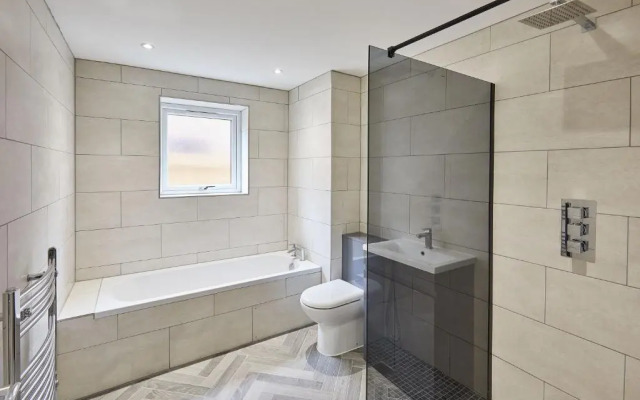 Host Stay Forest Close