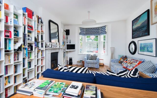 Fashionable 3BR Family Home in Battersea