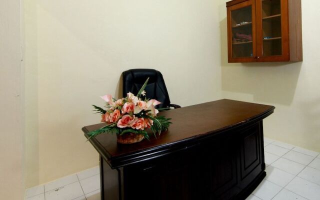 OYO Living 1332 Almonsari Residence