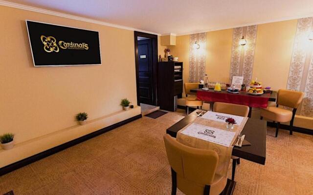 4Cardinal's Boutique