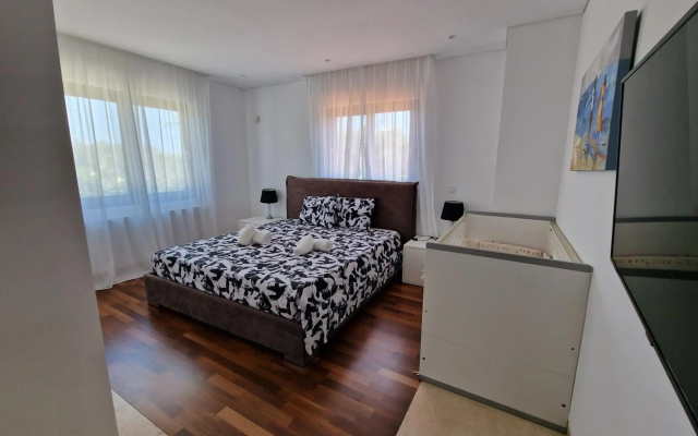 Luxury 6 bedrooms villa in Cyprus