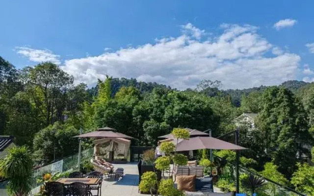 Mount Qingcheng Liuhe · Bisu Wenquan Homestay
