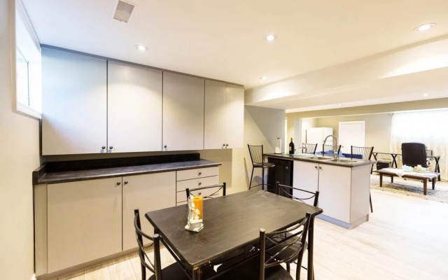 Victoria Village, Modern Two Bedroom With Parking