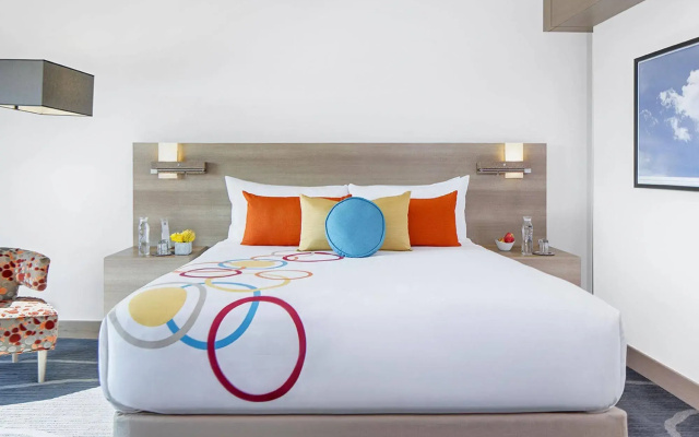 The Art Hotel Denver, Curio Collection by Hilton