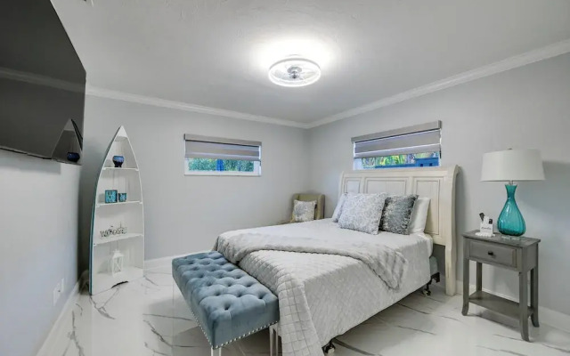 Pool & Spa: Luxe Home in Naples!