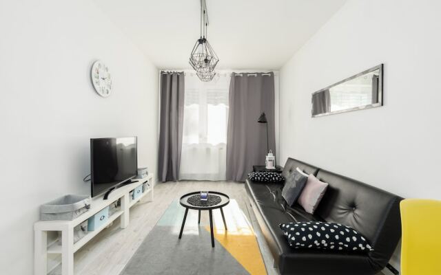 Poznan Apartment Near Old Zoo by Renters