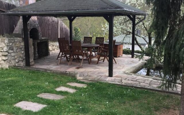 Hotel-Pension Am Kirschberg