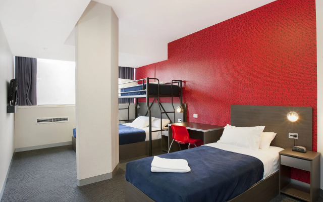 Space Hotel - Hostel
