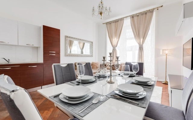 Luxury Riverside Apartments In The Center Of Prague