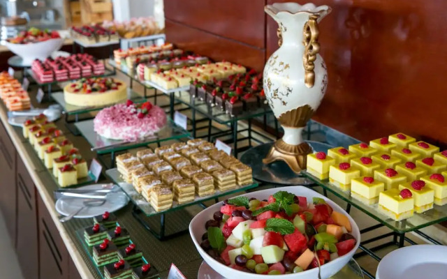 Landmark Suites Hotel