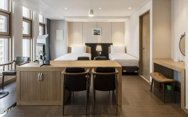 The First Stay Hotel