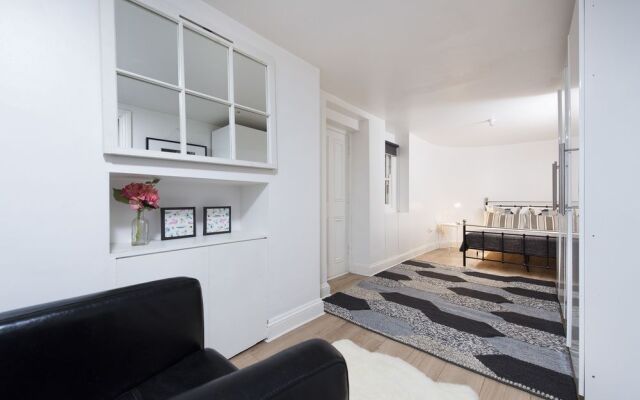Stunning 1BR Kings Cross Flat!