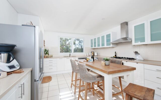 Arabella - Stylish Seaside Sanctuary With Views