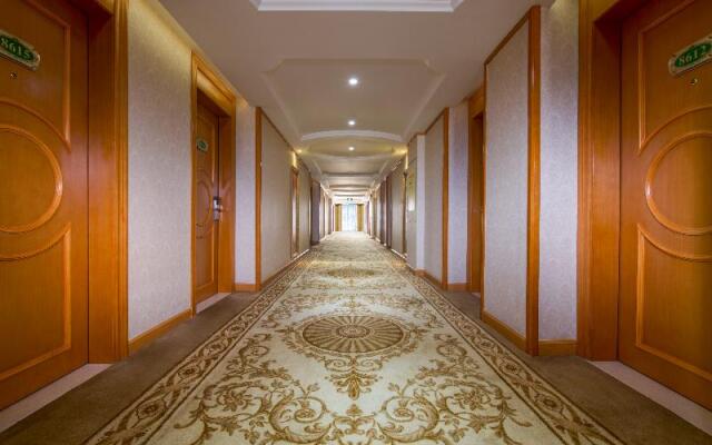 Vienna Hotel Guangzhou Panyu Changlong Park