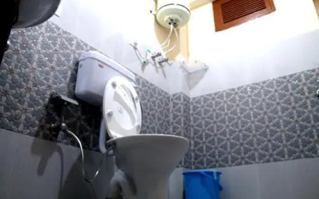Bro's Backpacker's Fraternity House