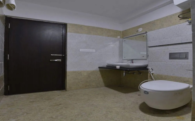 OYO 12694 Hotel Bauji Palace