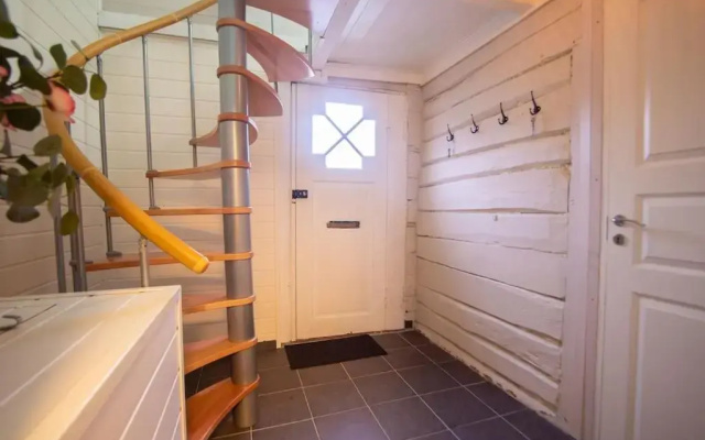 The yellow door