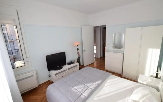 Spacious & Sunny Kolonaki Apt 5 mins metro/ACx3/1.5 BT