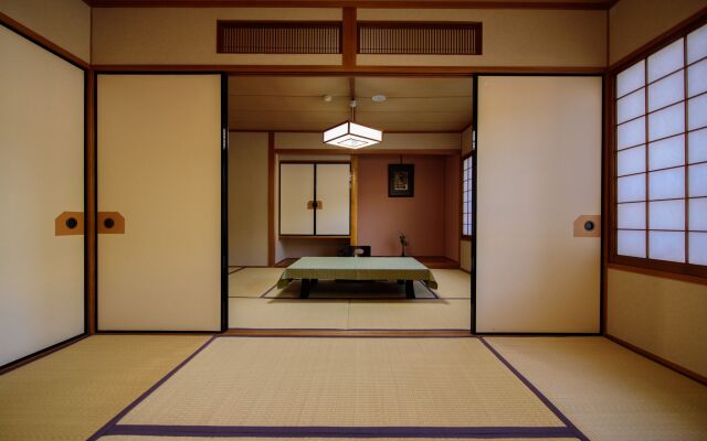 Yufuin Onsen Wafu Ryokan Tsuenosho