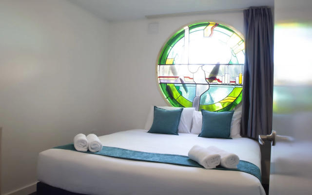 Tiki Hotel Surfers Paradise