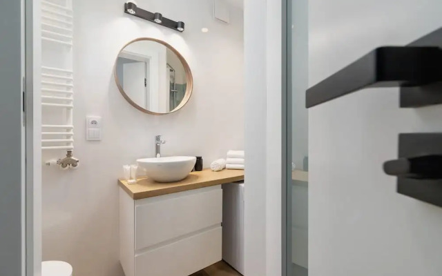 Krakow Stylish Apartment by Renters